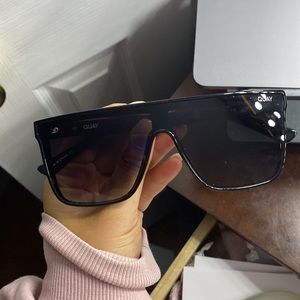 Quay sunglasses black
